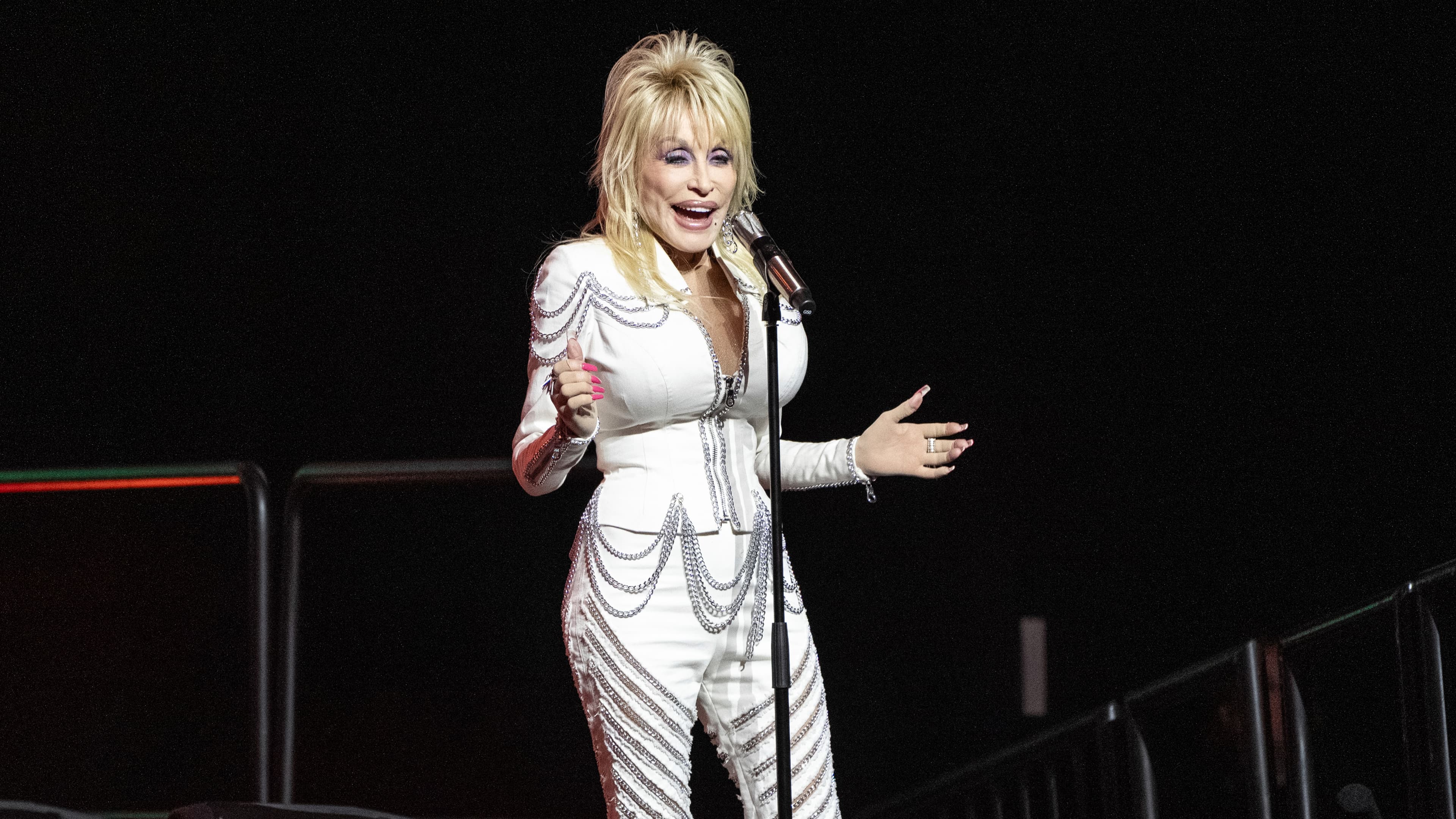 Dolly Parton Biography: The Iconic Life, Music, and Enduring Legacy of a Country Legend